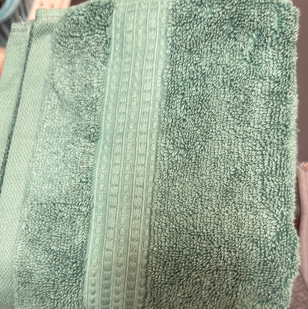 mini/medium green towel