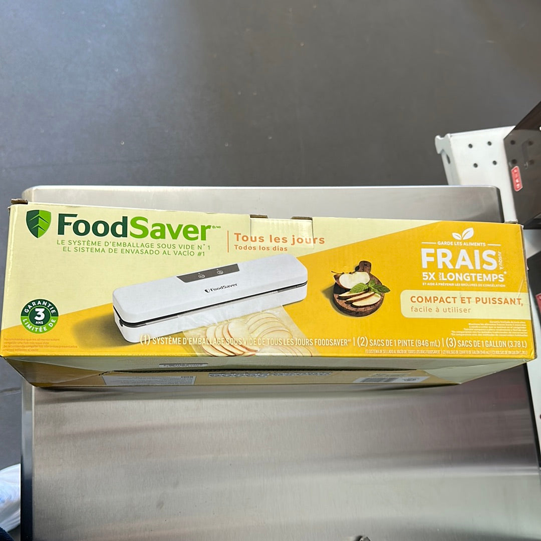 FoodSaver Kit everyday Vacuum Seal with Pre Cut