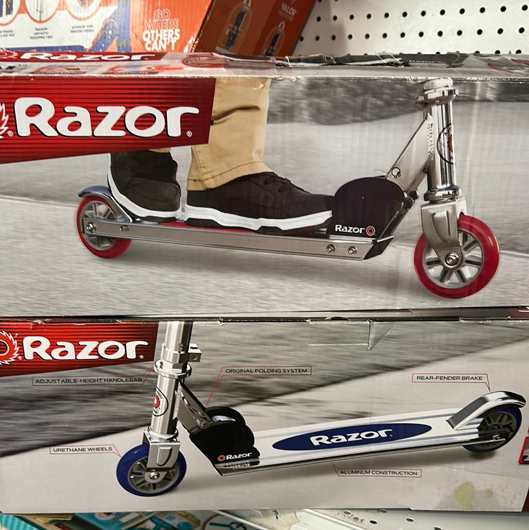 Razor kick scooter red