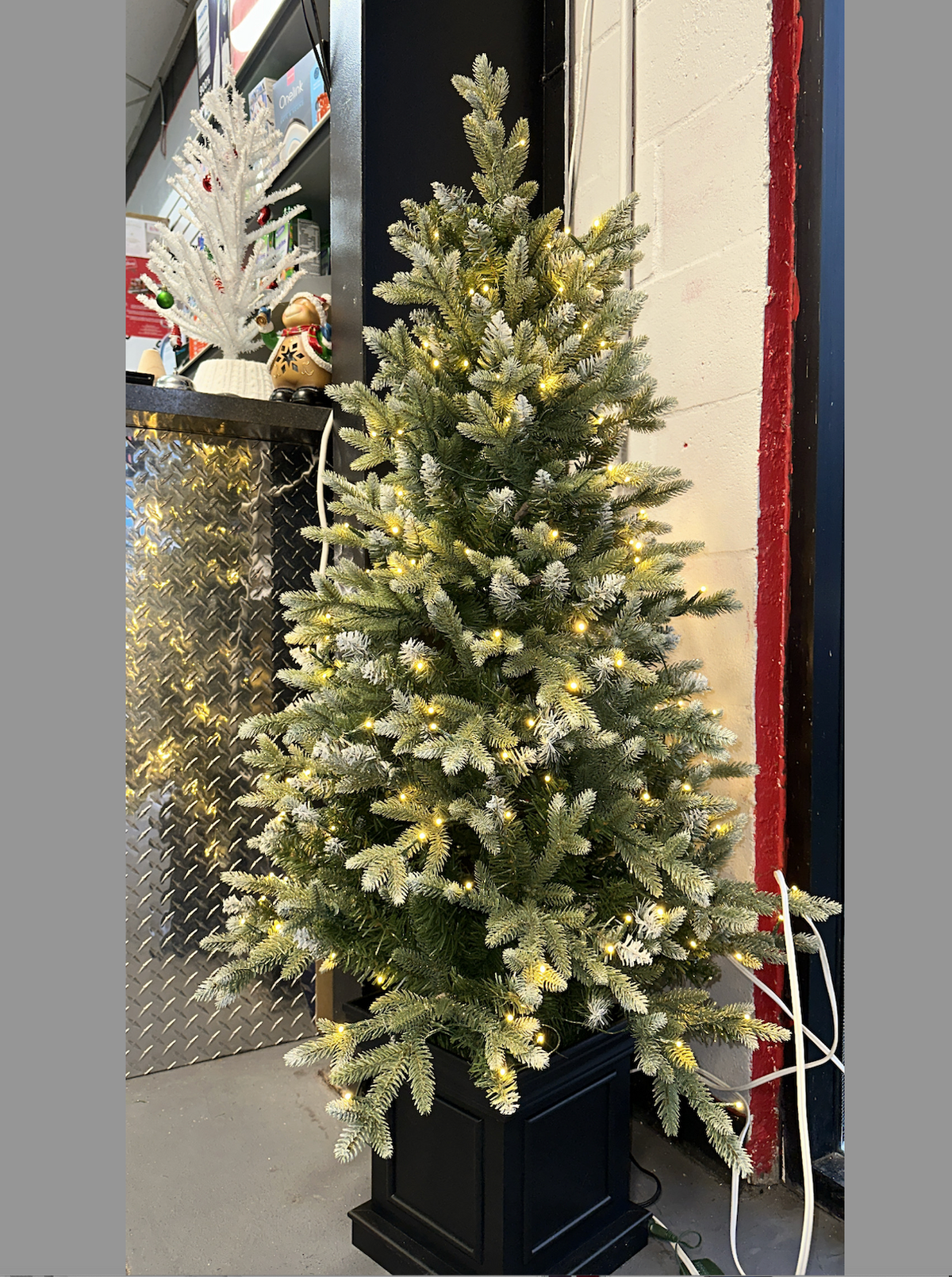 4.5 Ft Potted Pre Lit Christmas Tree