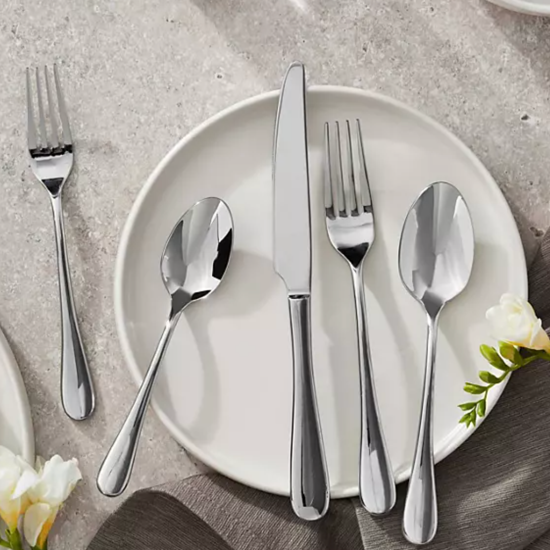 Members mark FLATWARE  20 pieces